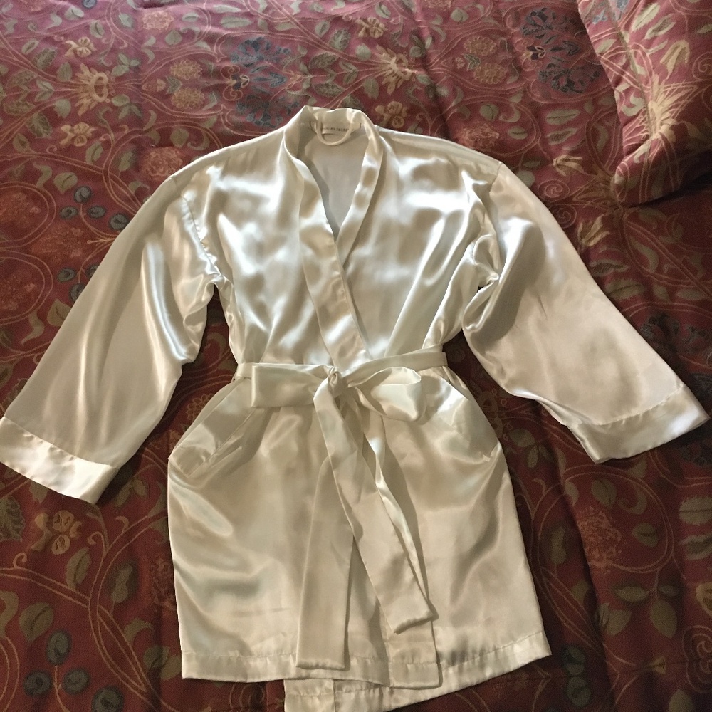 Vintage Victoria's Secret Ivory Satin Kimono Robe with Belt. One Size